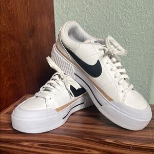 Women’s Nike Court Legacy Lift, size 9.5.